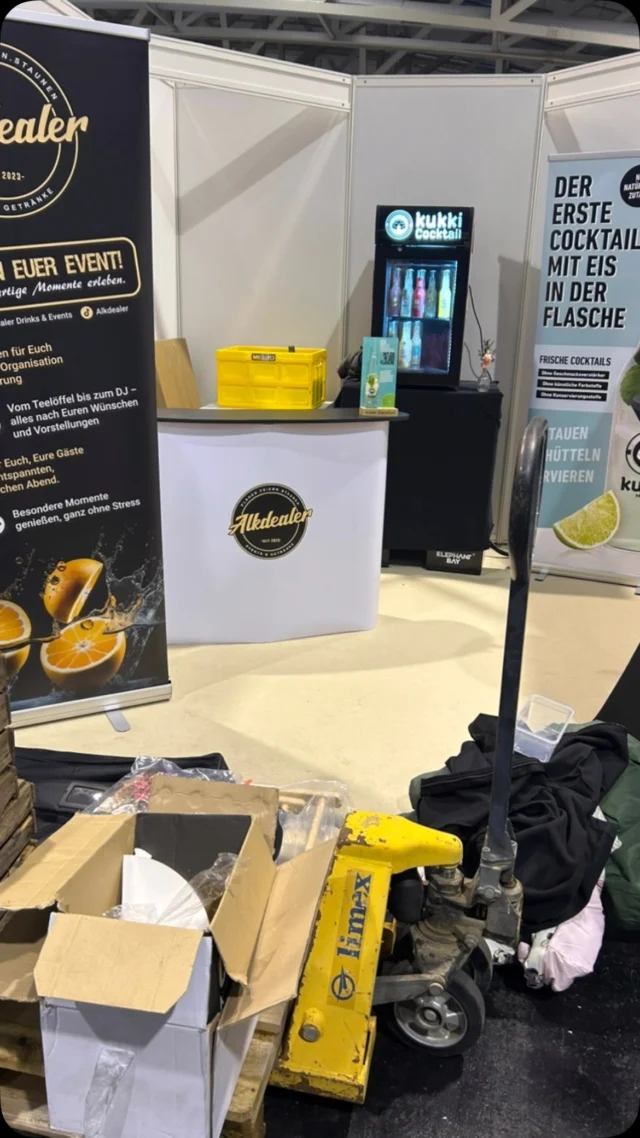💪 Die Vorbereitungen laufen auf Hochtouren! 💪

Wir sind mitten im Aufbau und arbeiten an den letzten Details, damit morgen alles perfekt für euch ist. ✨
Freut euch auf kreative Ideen für eure Traumhochzeit – von individuellen Cocktailbars 🍹 bis hin zum Rundum-sorglos-Paket für euren großen Tag.

📍 Messe Frankfurt, Halle 1.2, Stand E02
📅 Morgen geht’s los!

Kommt vorbei und lasst euch inspirieren – wir freuen uns auf euch! 💍💖

@traudich_frankfurt 
#Hochzeitsmesse #Eventplanung #Cocktailtoaster #Hochzeitsplanung #EuerBesondererTag #alkdealer #alkdealerdesvertrauens #badsobernheim #frankfurt #traudich #traudichfrankfurt
